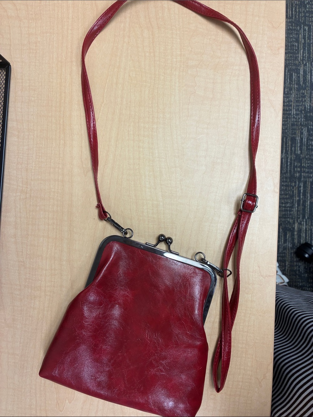 Red faux Leather Crossbody Bag with Kiss-Lock Frame